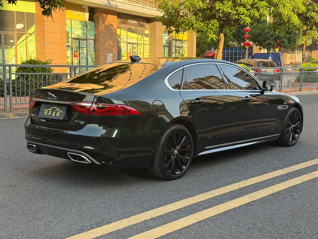 Jaguar XFL — миниатюра 4