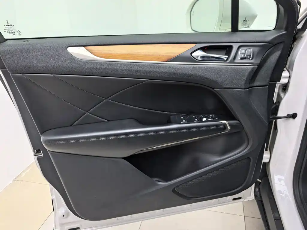 Lincoln MKC — миниатюра 17