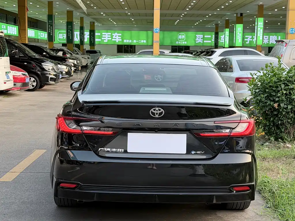 Toyota Camry — миниатюра 12