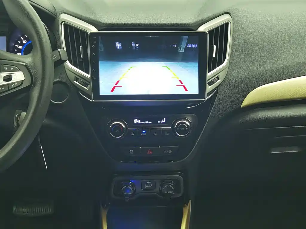 Changan CS15EV — миниатюра 12