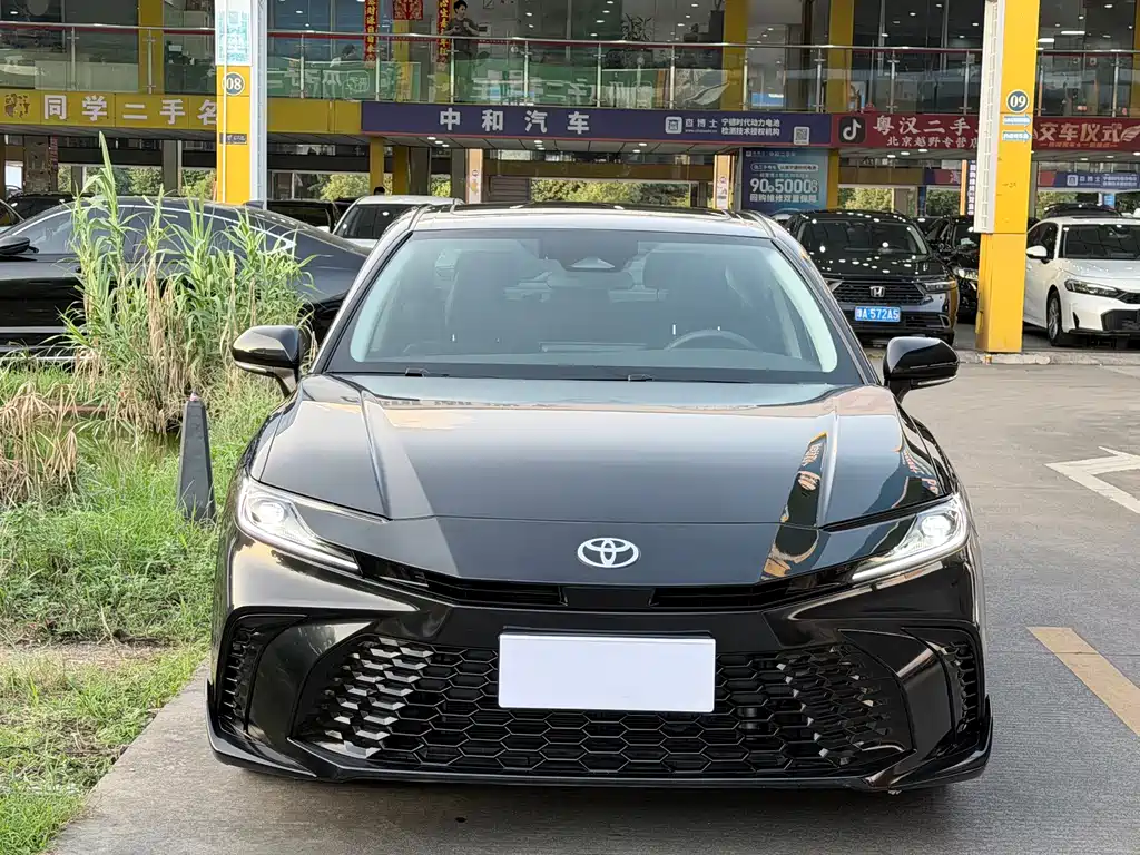 Toyota Camry — миниатюра 2