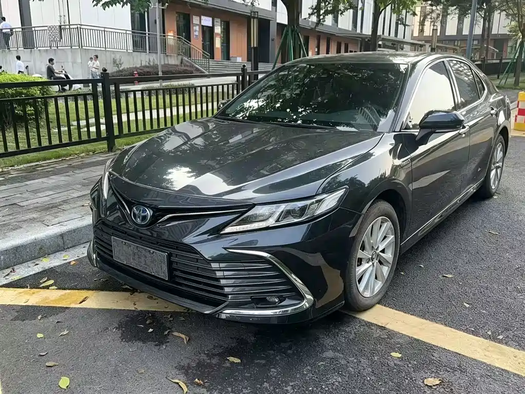 Toyota Camry — миниатюра 3