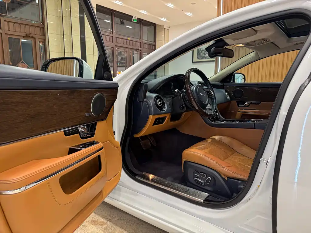 Jaguar XJ — миниатюра 7