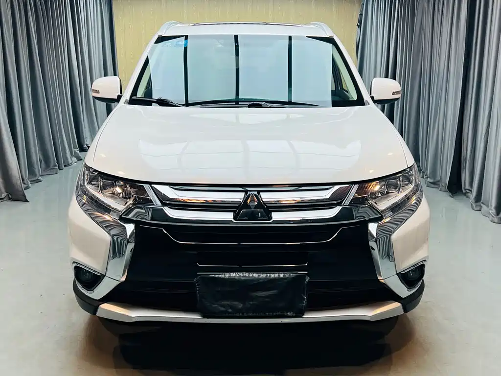 Mitsubishi Outlander — миниатюра 2