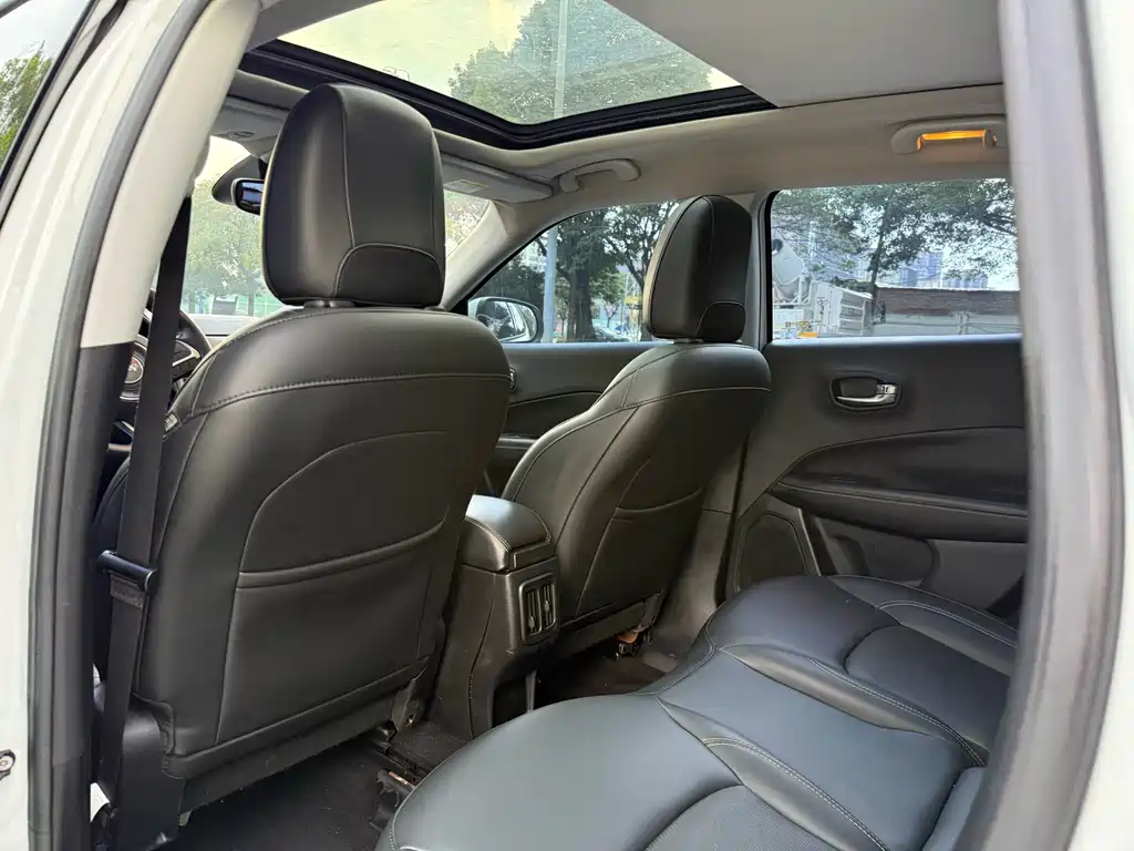 Jeep Compass — миниатюра 11
