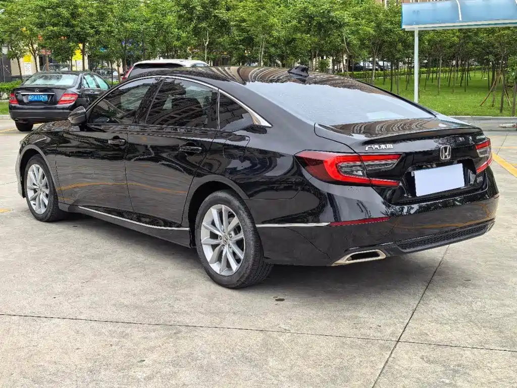 Honda Accord — миниатюра 9