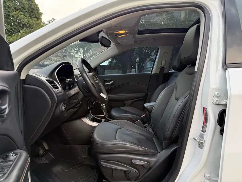Jeep Compass — миниатюра 4