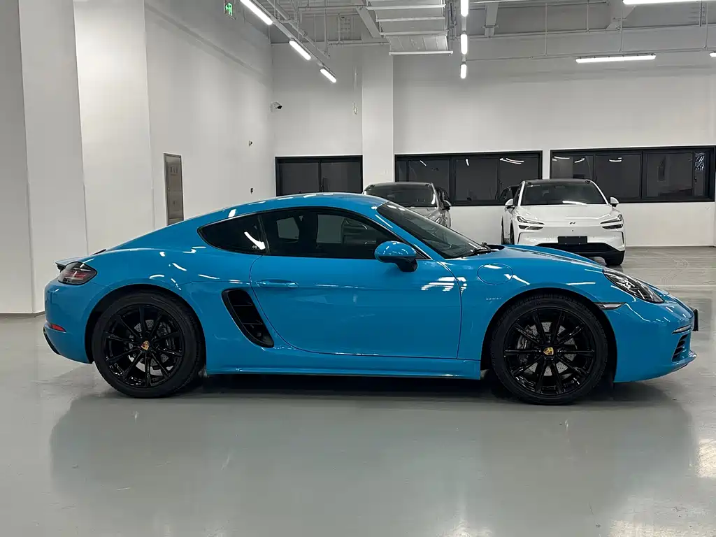 PORSCHE 718
