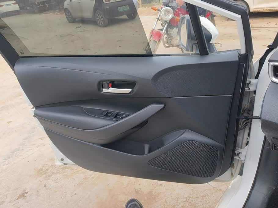 Toyota Corolla 1.5 л 2022 г. Белый, пробег 22000 км