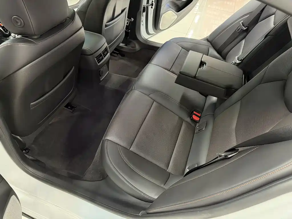 Cadillac CT5 — миниатюра 11