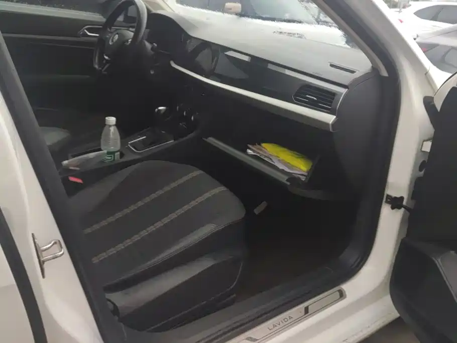 Volkswagen Lavida — миниатюра 8