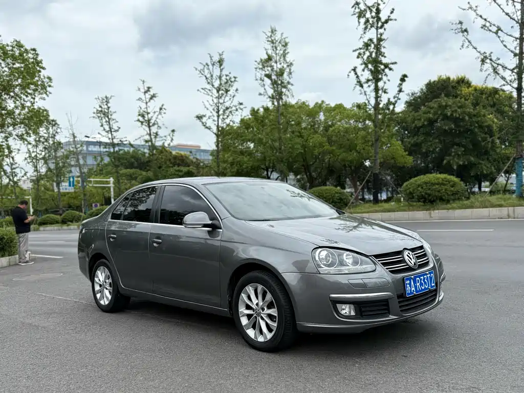 Volkswagen Sagitar 2011 1.6L AT Fashion