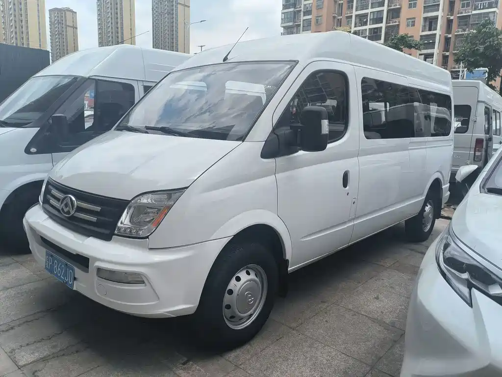 新途V80 2023款 2.0T PLUS 手动全能王长轴中顶6/7/8/9座