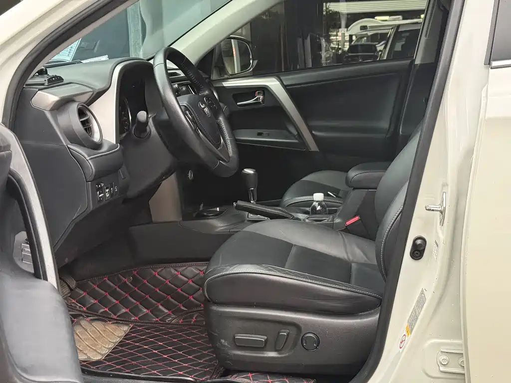 Toyota RAV4 — миниатюра 8
