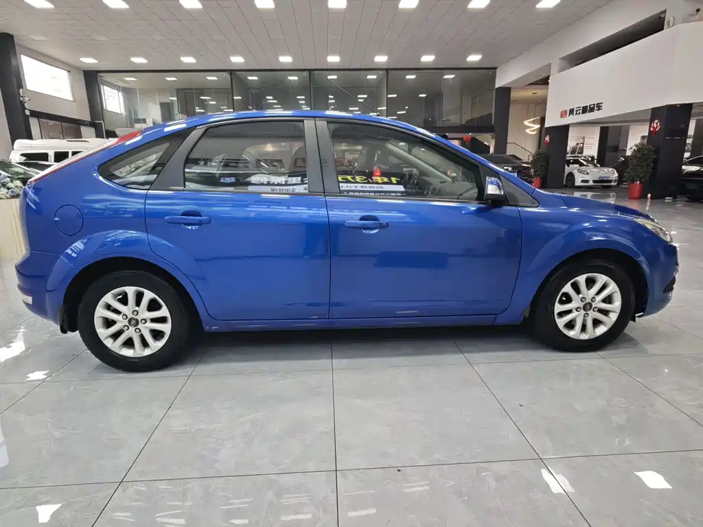 Ford Focus 2013 1.8L AT