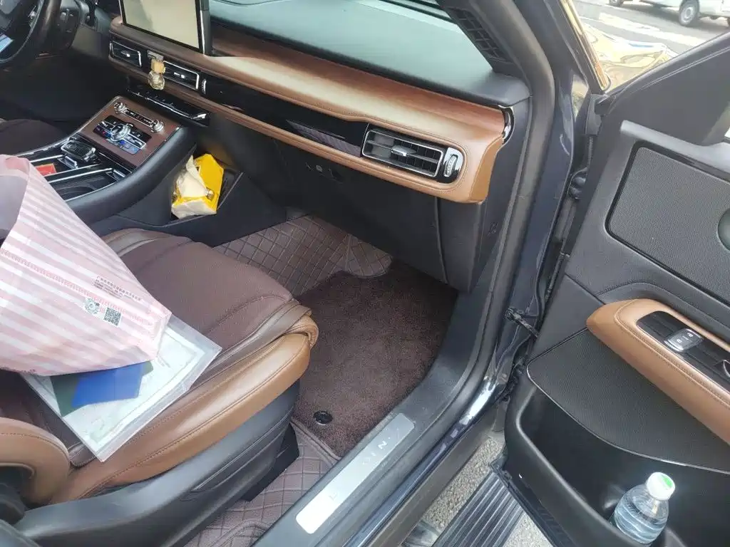 Lincoln Aviator — миниатюра 20