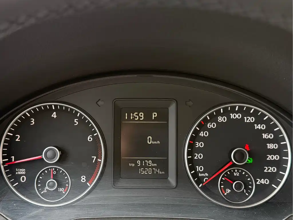 Volkswagen Sagitar 2011 1.6L AT Fashion