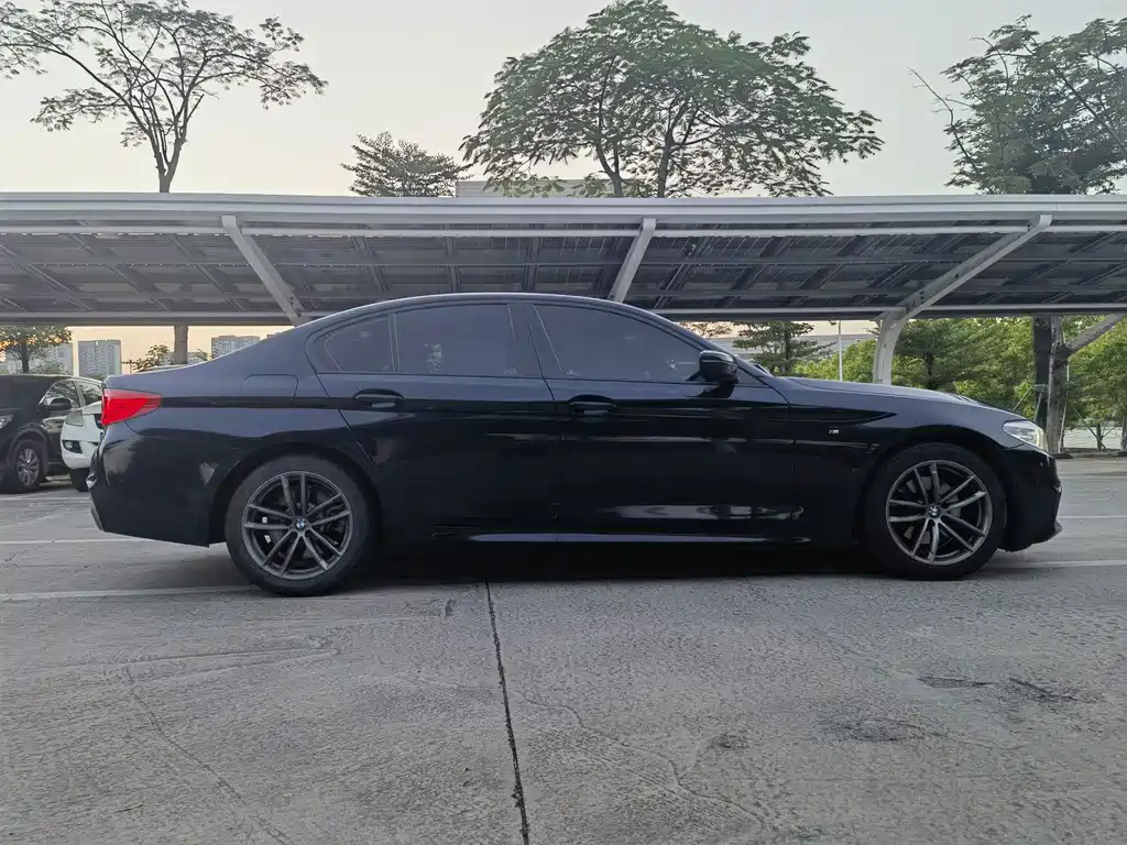 BMW 5 Series (Import) — миниатюра 4