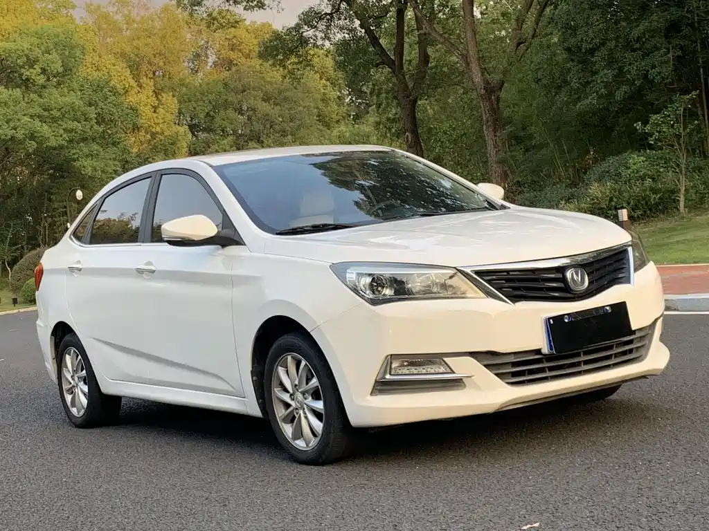 CHANGAN YUEXIANG V7