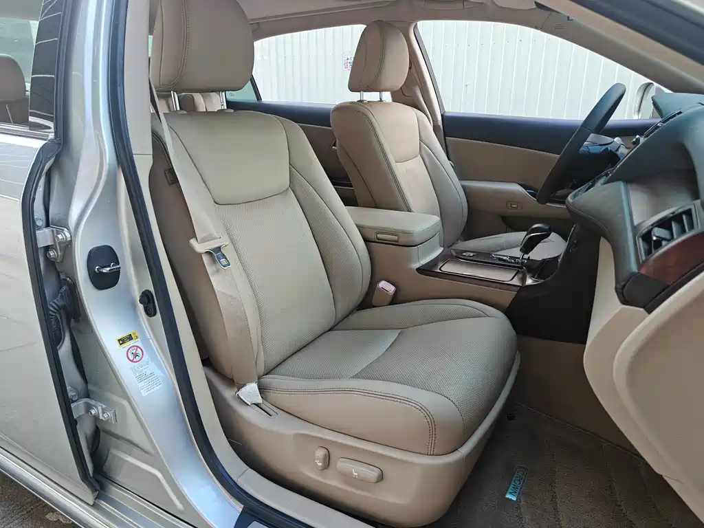 Toyota Crown — миниатюра 13