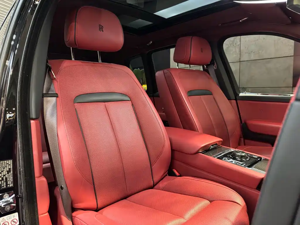Rolls-Royce Cullinan 2024 мест