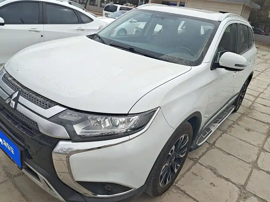MITSUBISHI OUTLANDER