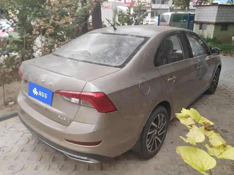 Skoda Rapid — миниатюра 3