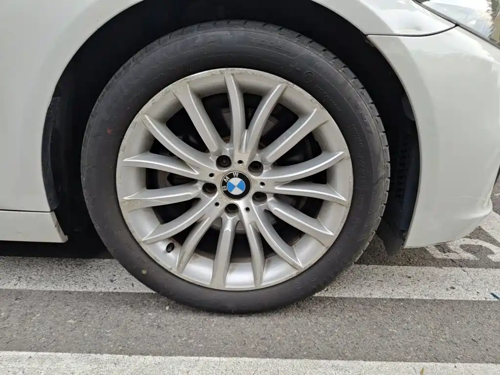 BMW 5 Series — миниатюра 24