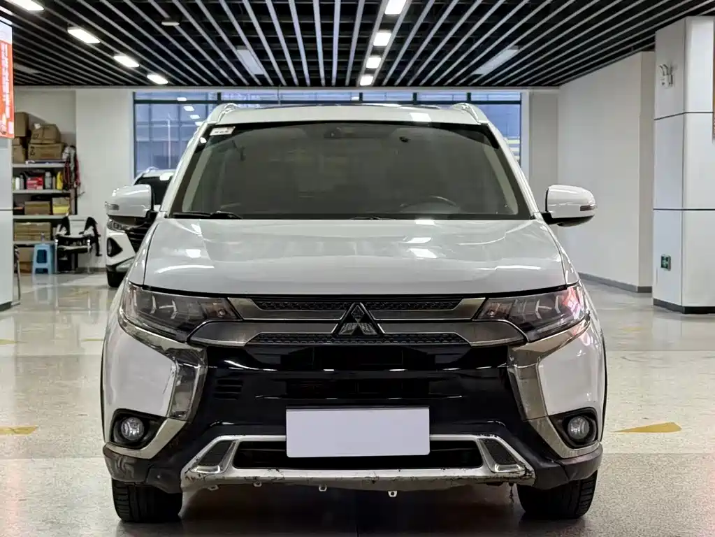 Mitsubishi Outlander — миниатюра 2