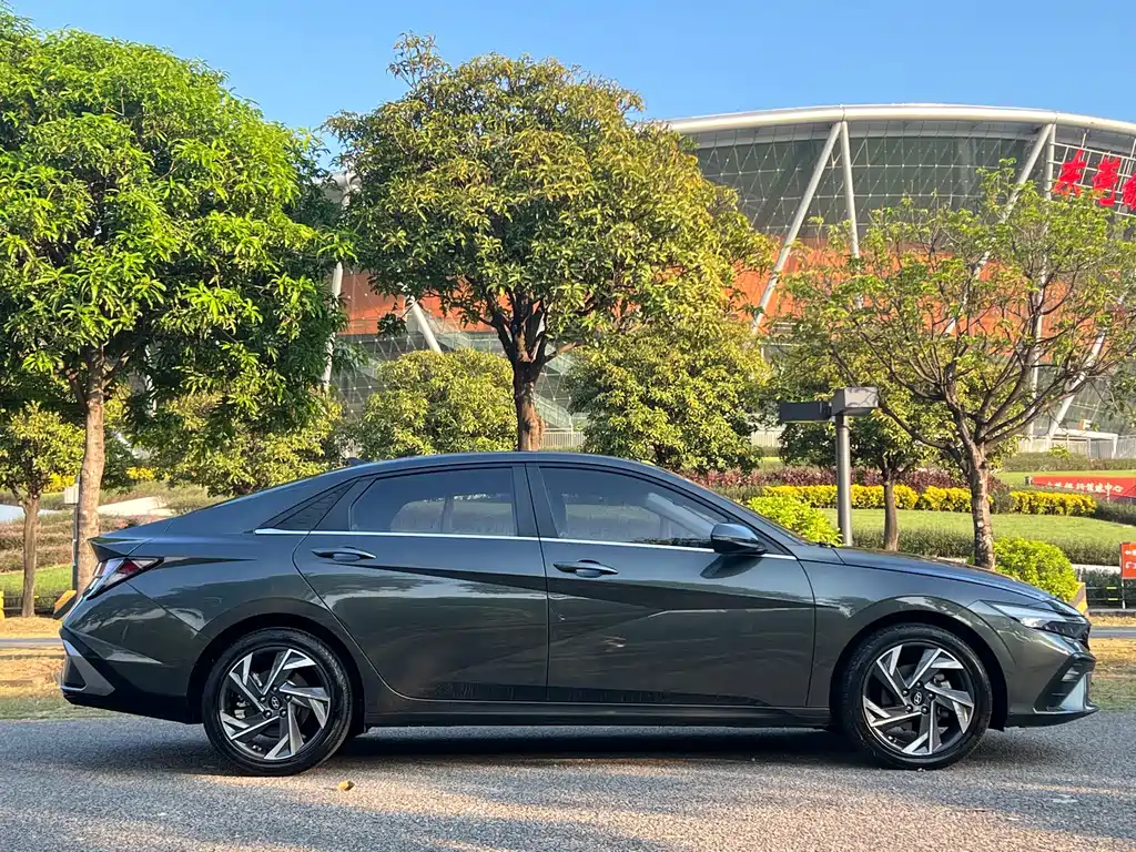 Hyundai Elantra — миниатюра 4