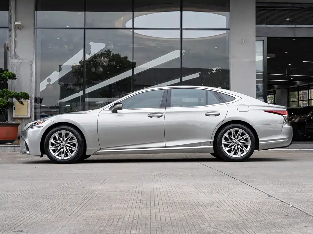 Lexus LS 2018 500h Luxury V