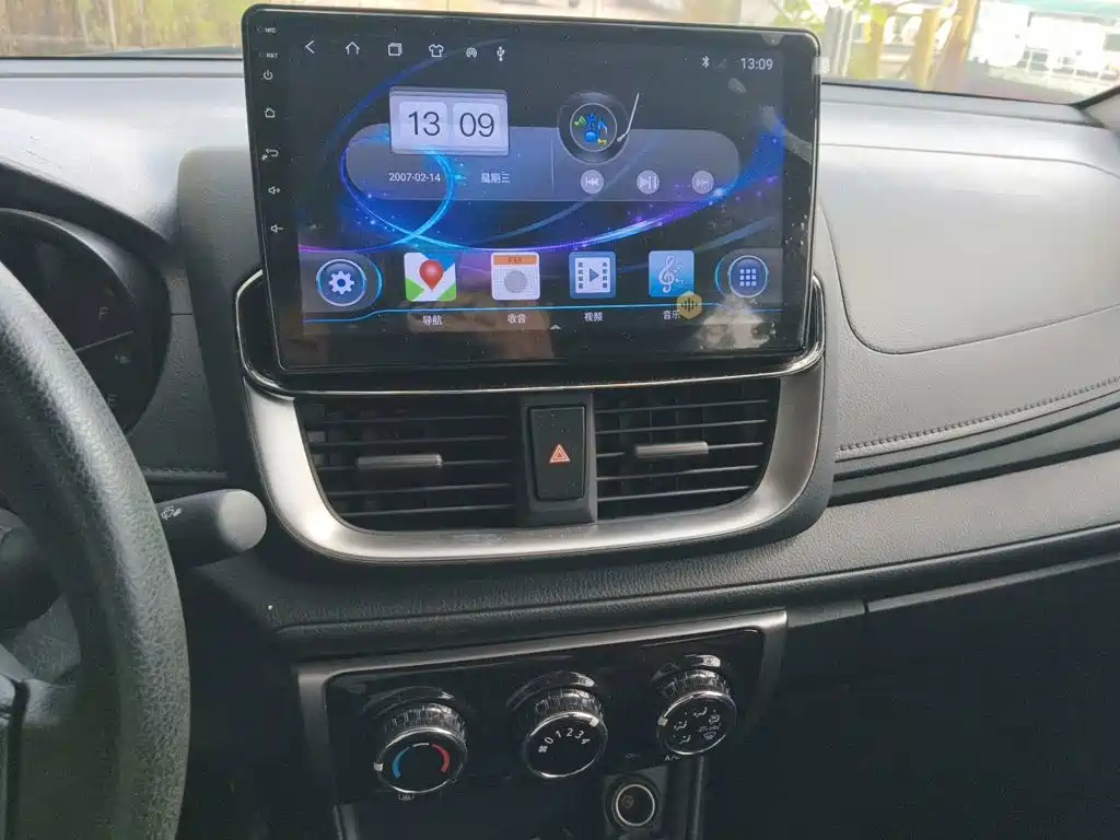 Toyota Yaris L — миниатюра 9