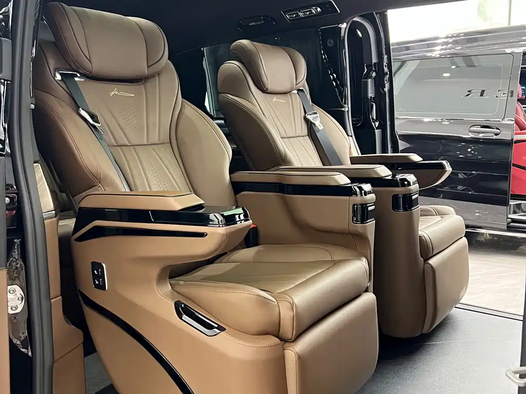 Mercedes-Benz Vito 2024 2.0T 7 мест