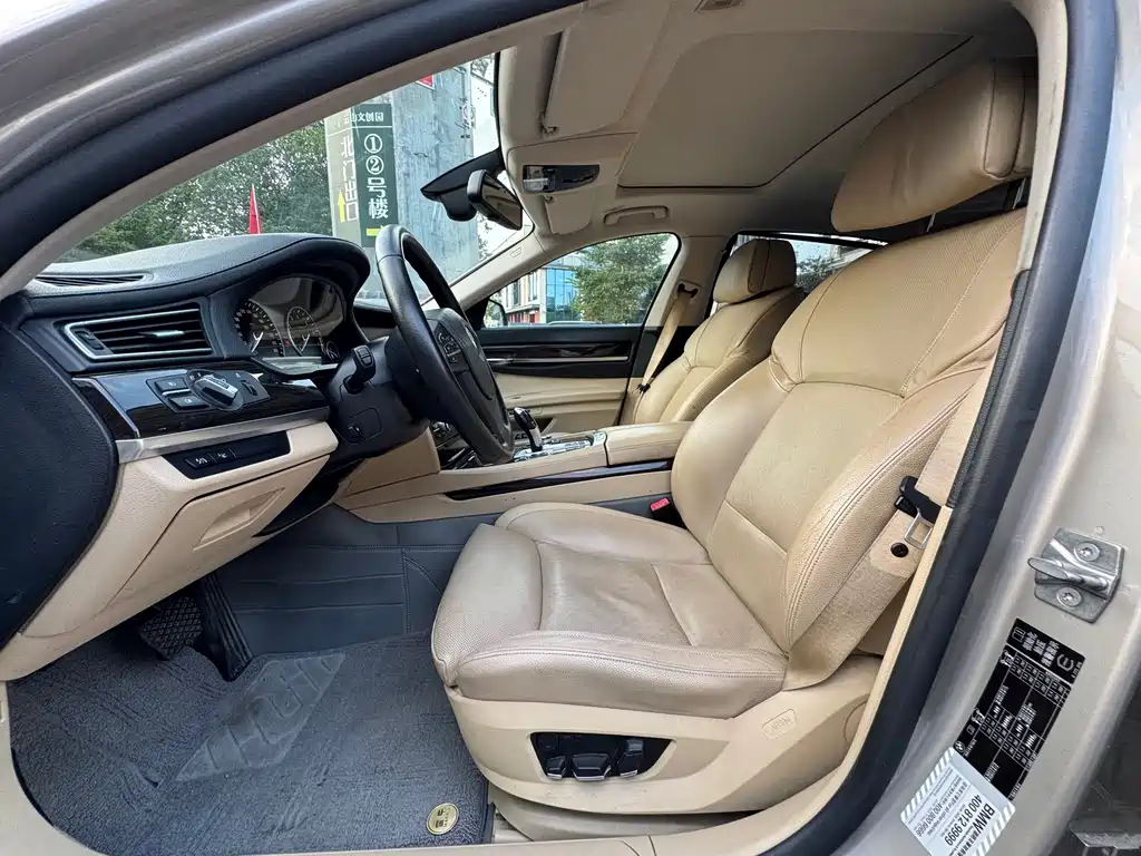 BMW 7 Series — миниатюра 15