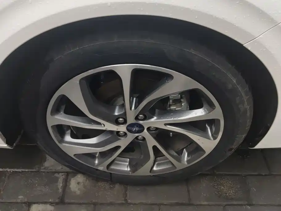 Ford Mondeo — миниатюра 6