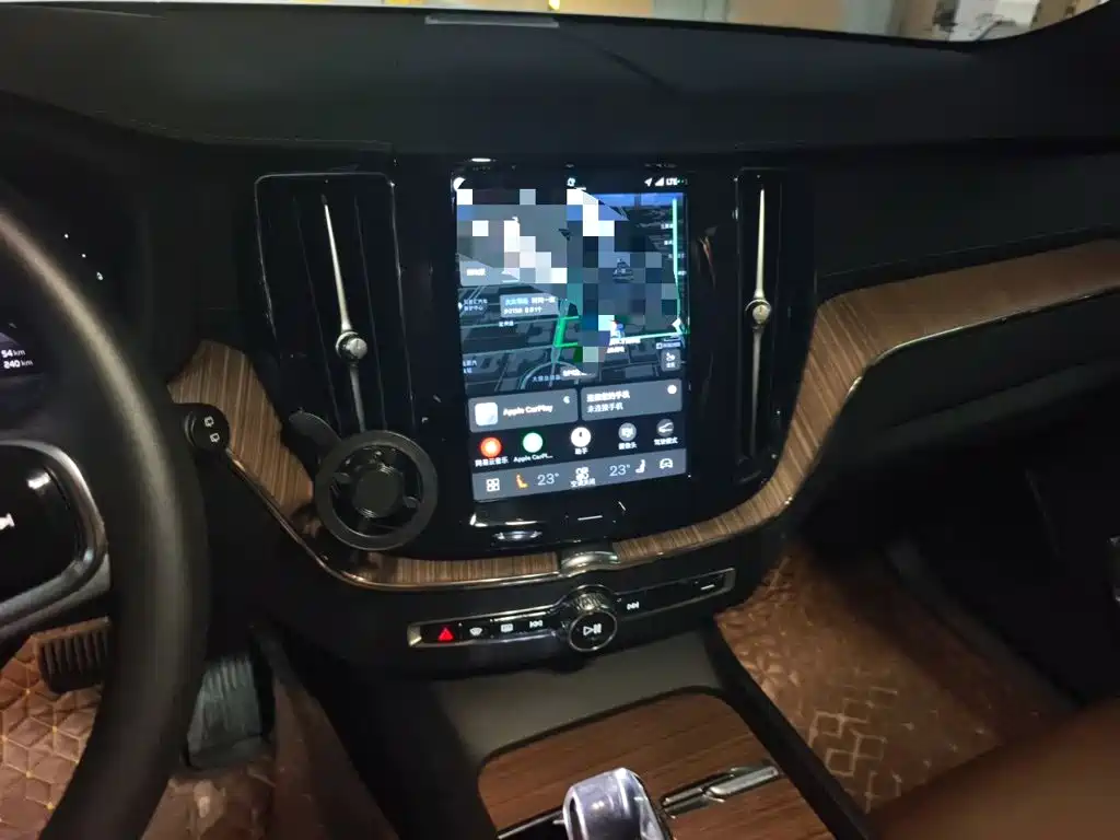 Volvo XC60 PHEV — миниатюра 9