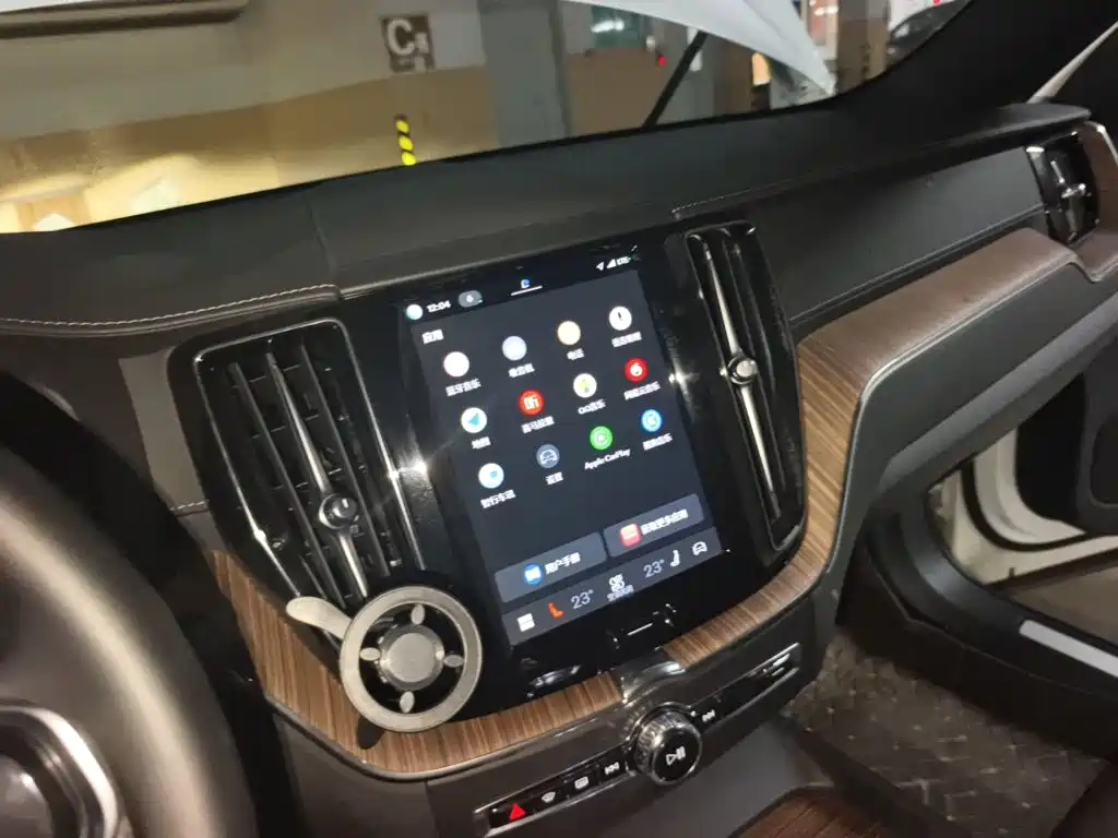 Volvo XC60 PHEV — миниатюра 20