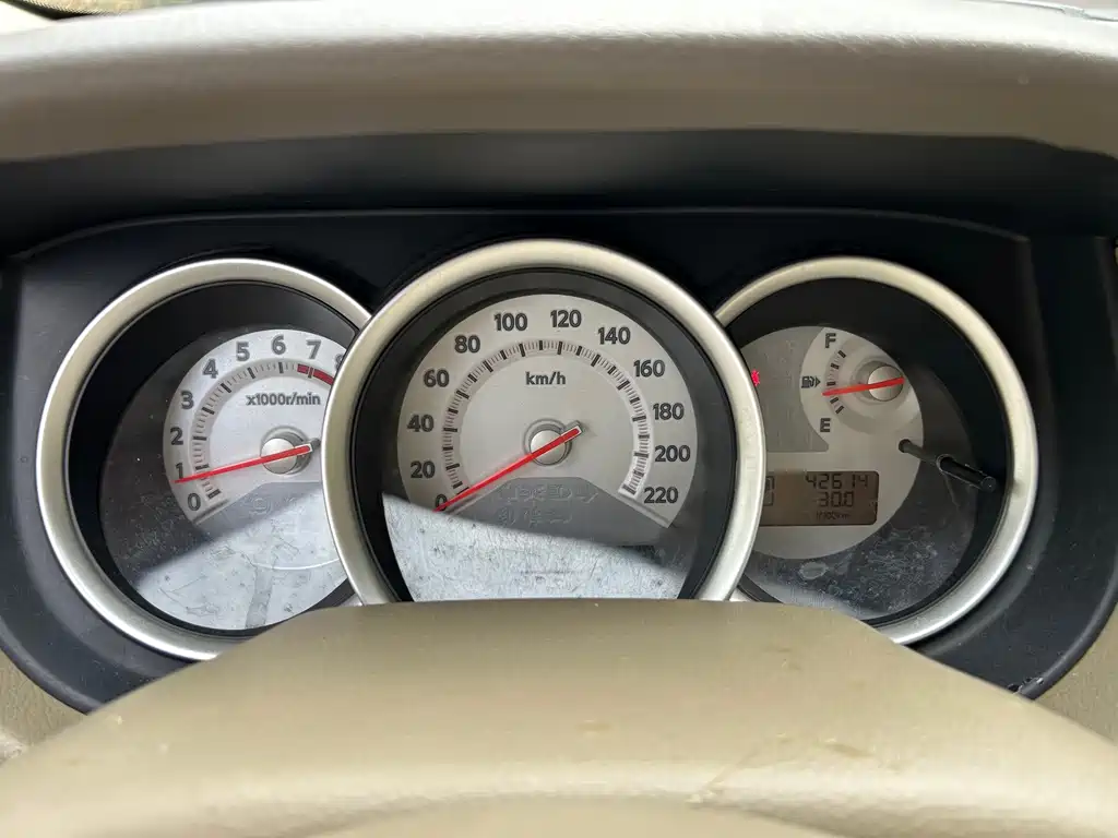 Nissan Tiida — миниатюра 12