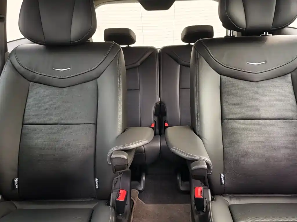 Cadillac XT6 2025 2.0T мест Luxury Executive