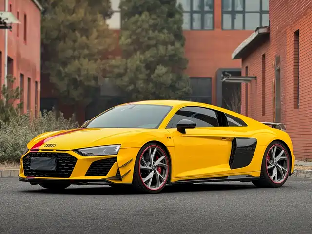 AUDI R8