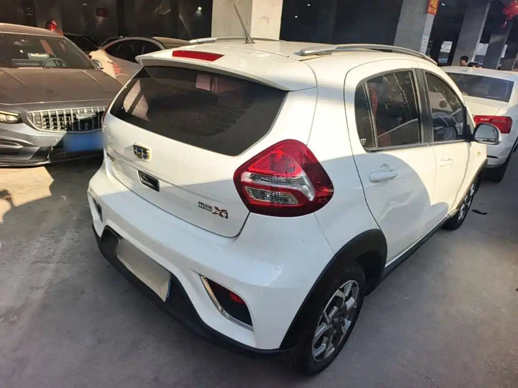 Geely Vision X1 — миниатюра 7