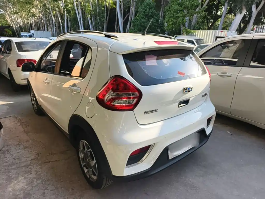 Geely Vision X1 — миниатюра 5