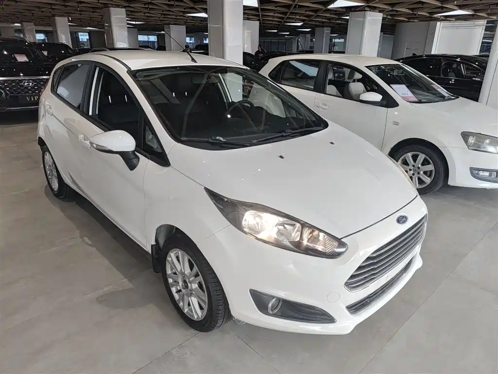 Ford Fiesta 2013 1.5L AT Fashion