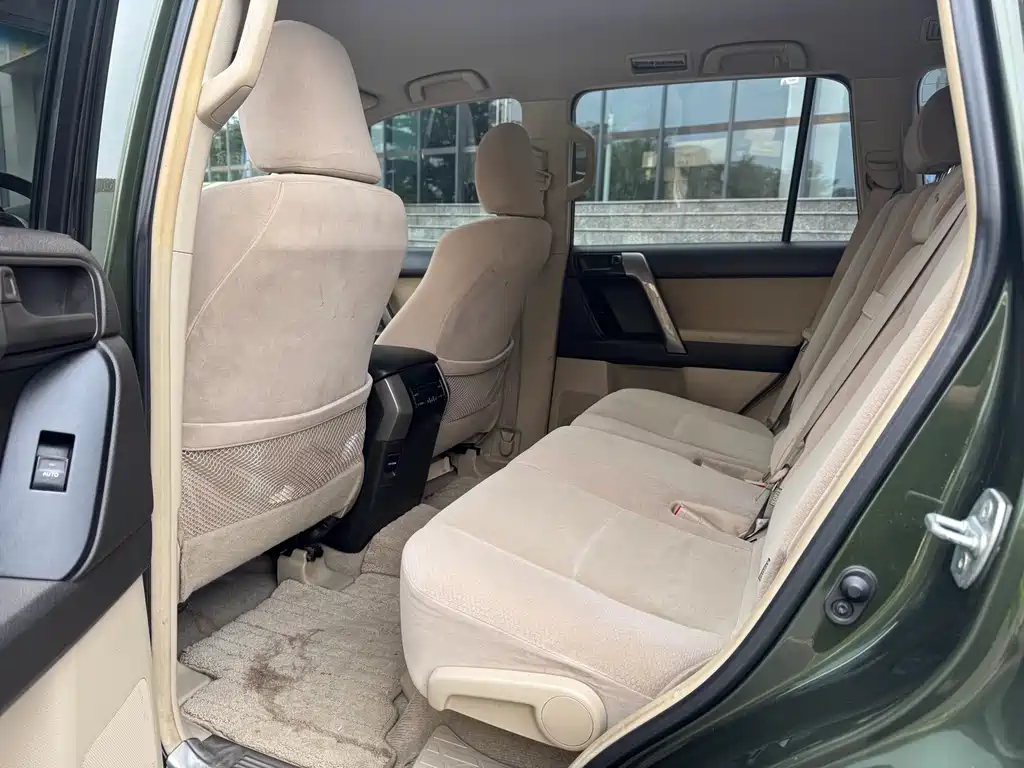Toyota Land Cruiser Prado 2010 2.7L AT Luxury