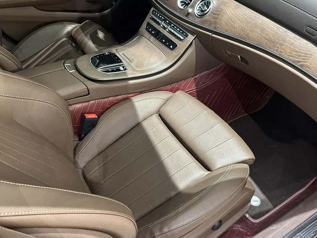 Mercedes-Benz E-Class 2022 — фото 13
