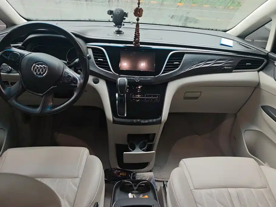 Buick GL8 — миниатюра 12
