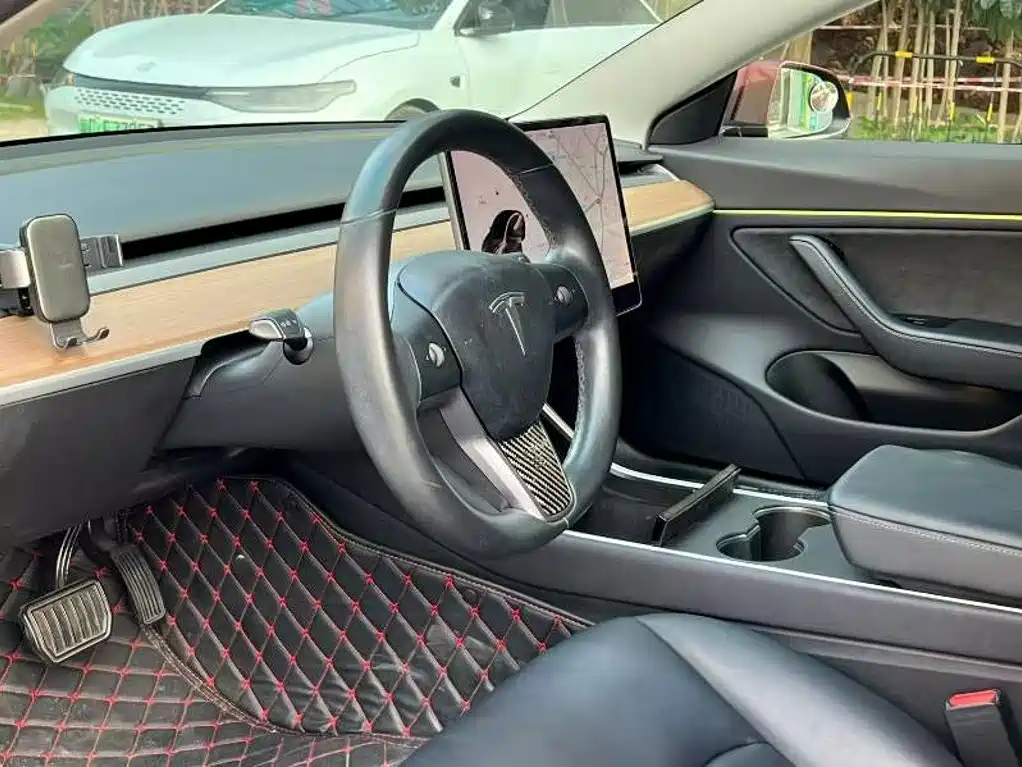 Tesla Model 3 — миниатюра 5
