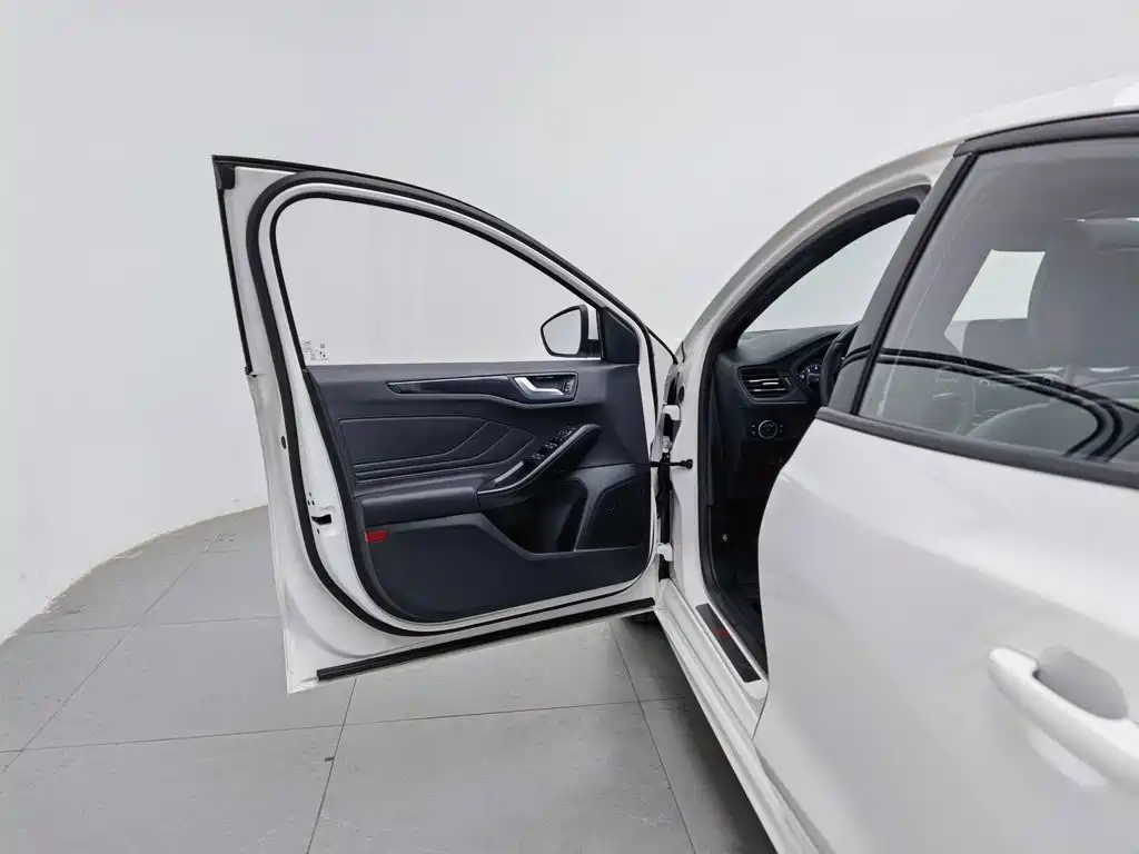 Ford Focus — миниатюра 8