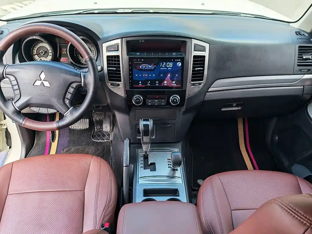 Mitsubishi Pajero (Import) — миниатюра 8
