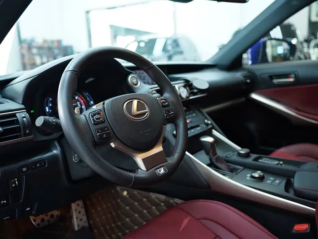 Lexus IS 2017 300 F SPORT
